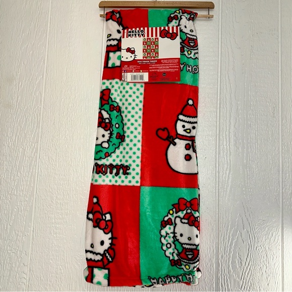 NWT Sanrio Hello Kitty Christmas Holiday Hugs Silk Touch Throw Blanket 50 x 70 - Picture 4 of 6